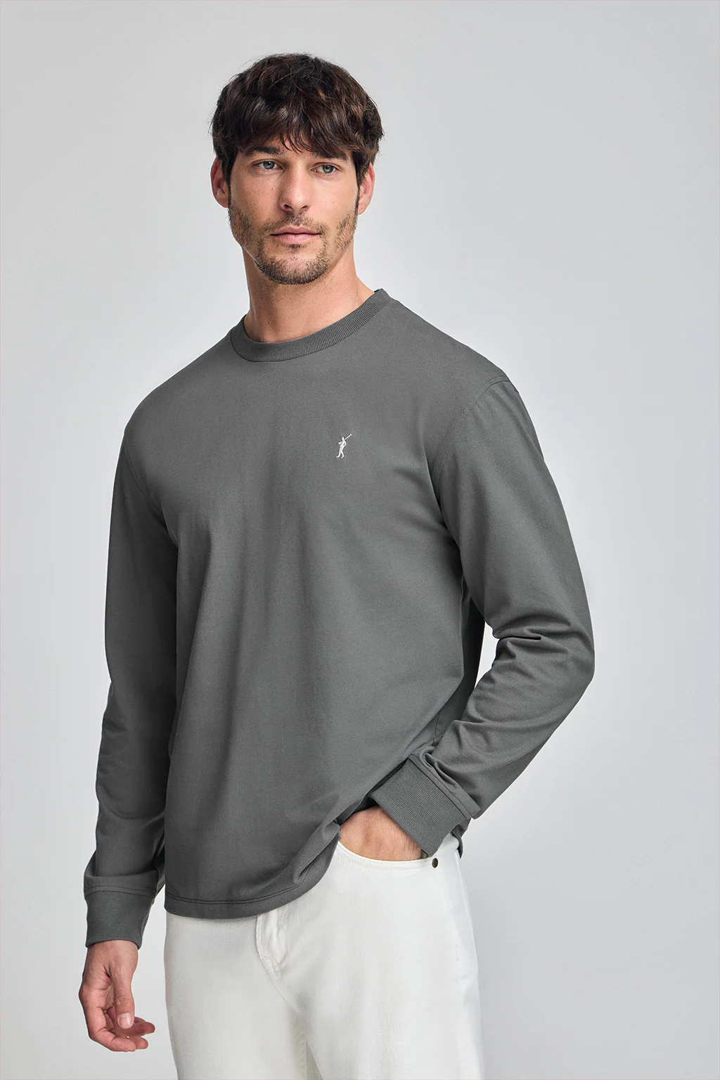 Camiseta gris asfalto de manga larga y bordado Rigby Go