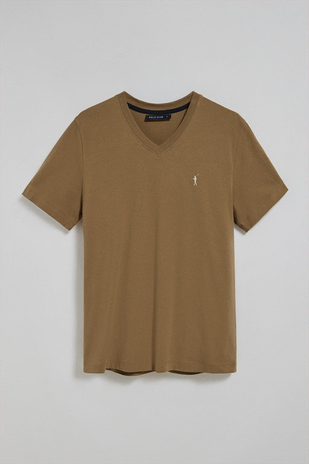 Camiseta marrón con cuello de pico y logo bordado Rigby Go - Image 4