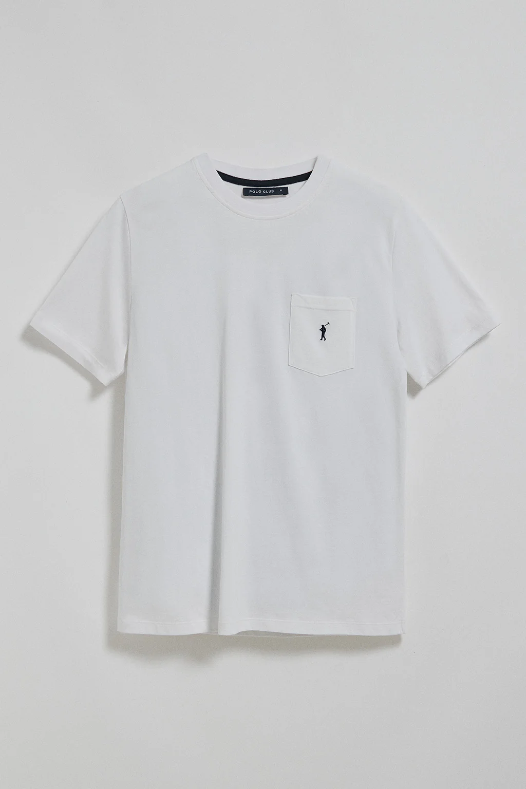 Camiseta blanca de cuello redondo con bolsillo y logo Rigby Go