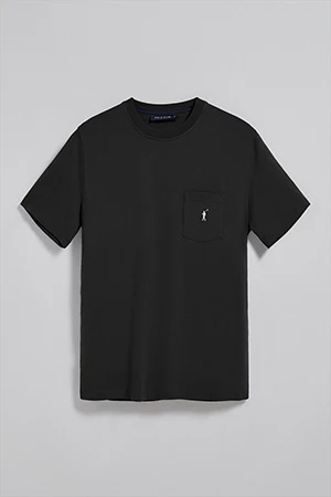 Camiseta negra de cuello redondo con bolsillo y logo Rigby Go - Image 5