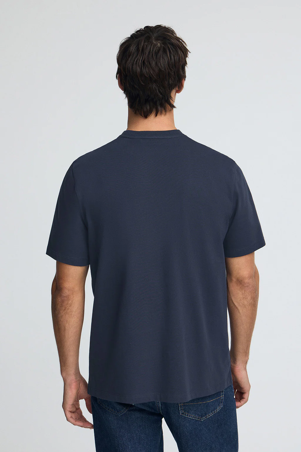 Camiseta azul marino con bolsillo y bordado Rigby Go. - Image 4