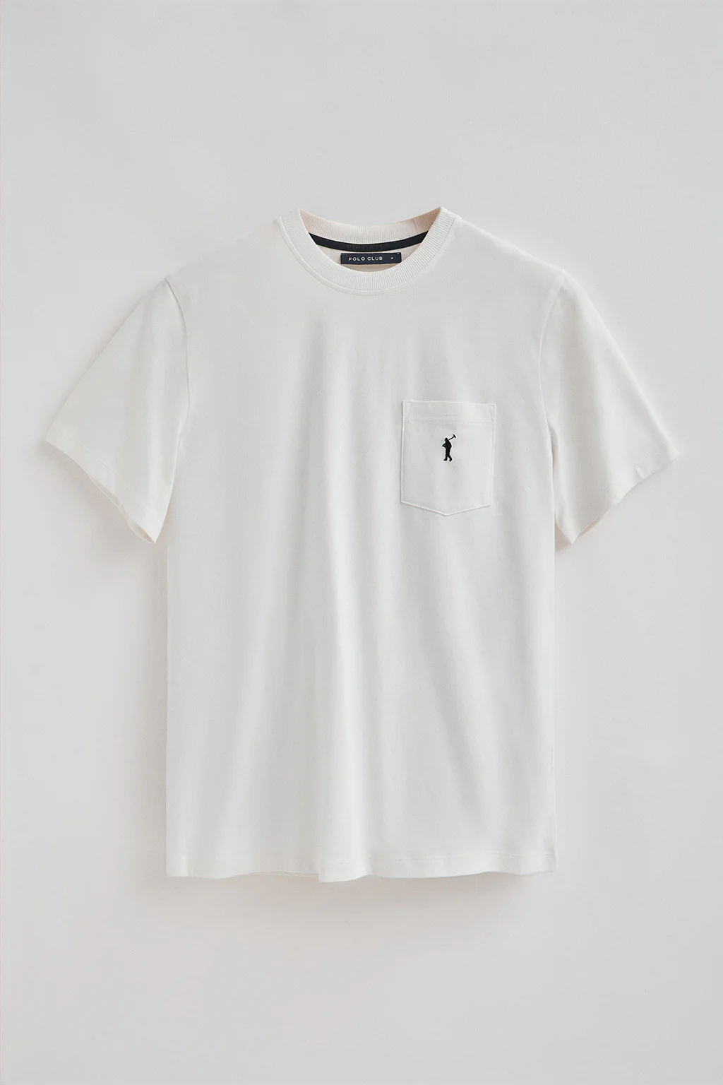Camiseta blanca con bolsillo y bordado Rigby Go. - Image 7
