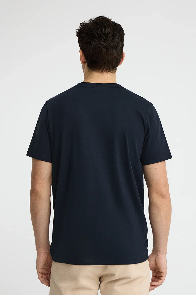 Camiseta azul marino con bolsillo y logo Rigby Go - Image 5