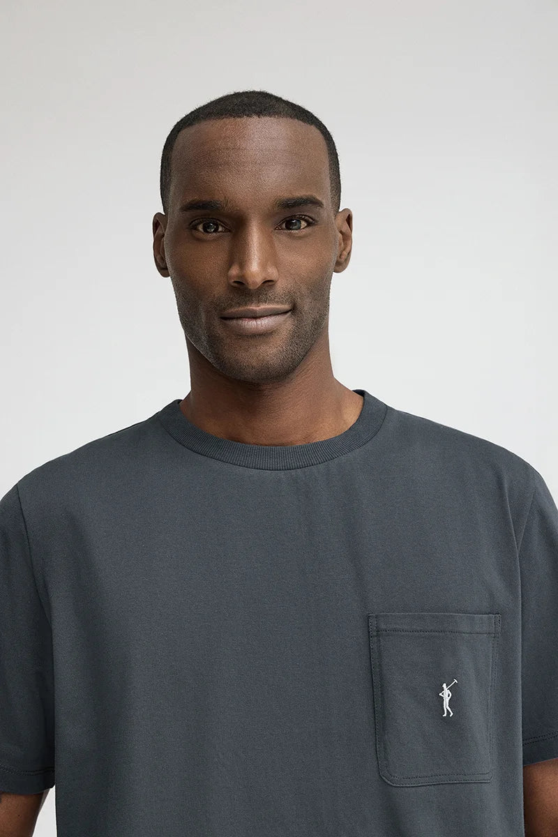 Camiseta gris piedra con bolsillo y logo Rigby Go - Image 3