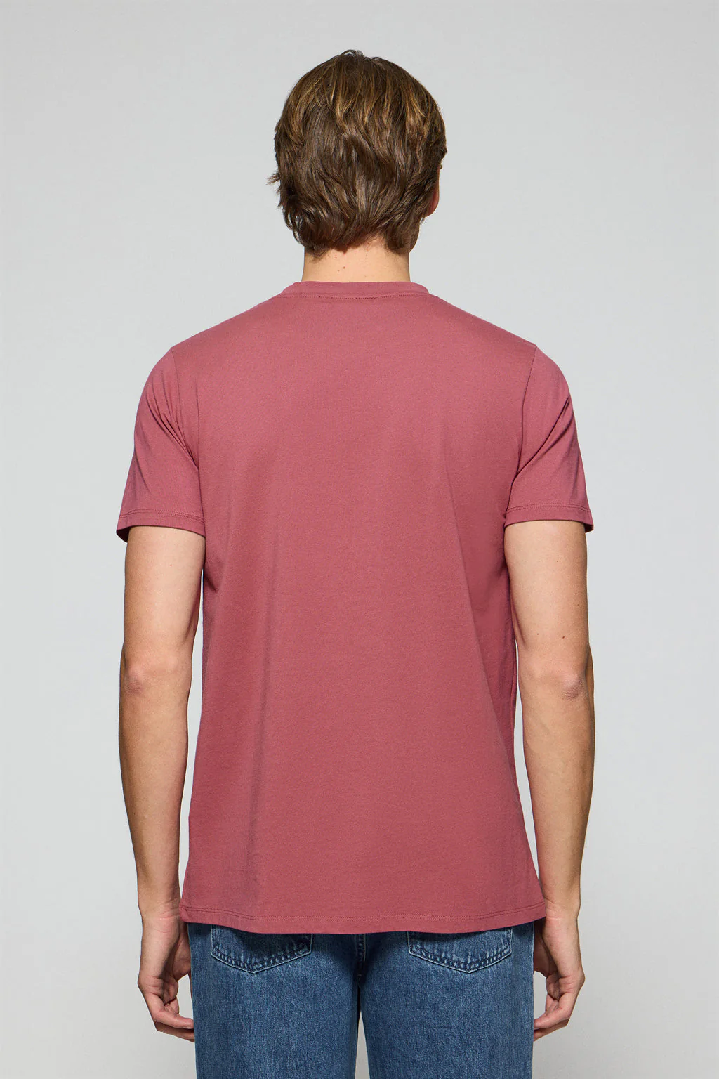 Camiseta color rosa vino con cuello redondo y logo bordado Rigby Go - Image 4