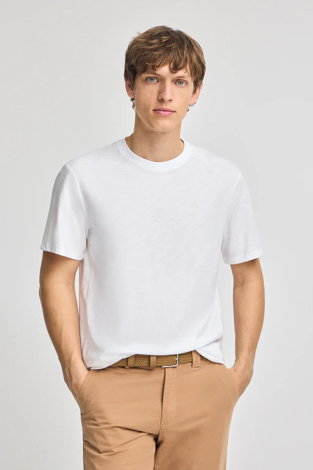 Camiseta blanca de algodón flamé y bordado Rigby Go