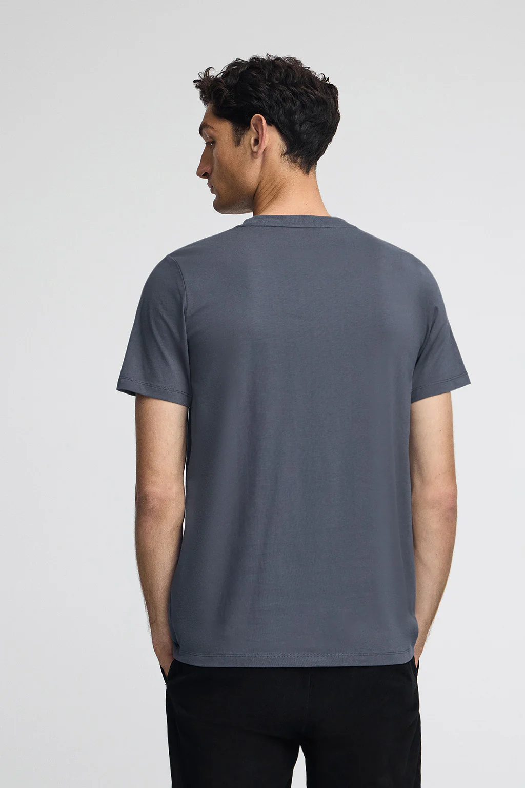 Camiseta azul denim con cuello redondo y bordado Rigby Go - Image 4