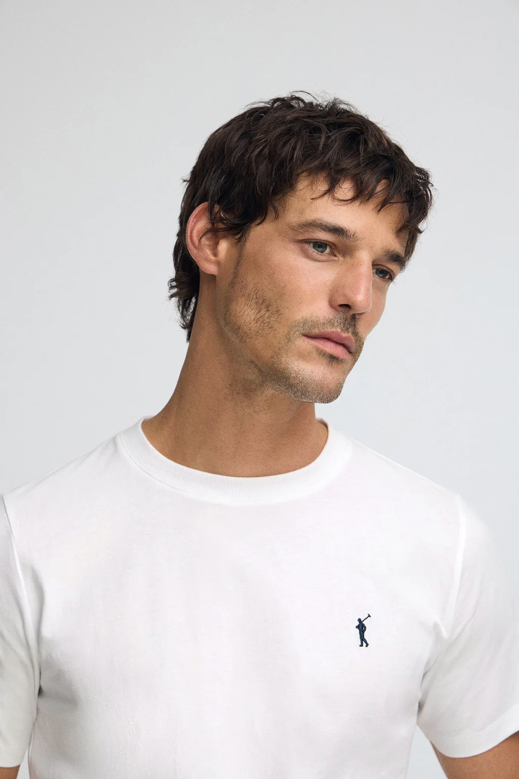 Camiseta blanca con cuello redondo y bordado Rigby Go - Image 2