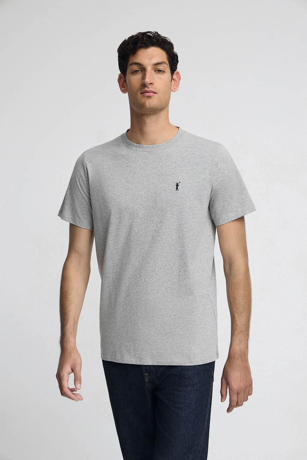 Camiseta gris vigoré con cuello redondo y bordado Rigby Go - Image 2