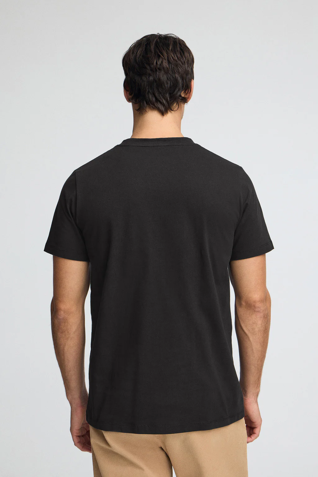 Camiseta negra con cuello redondo y bordado Rigby Go - Image 4