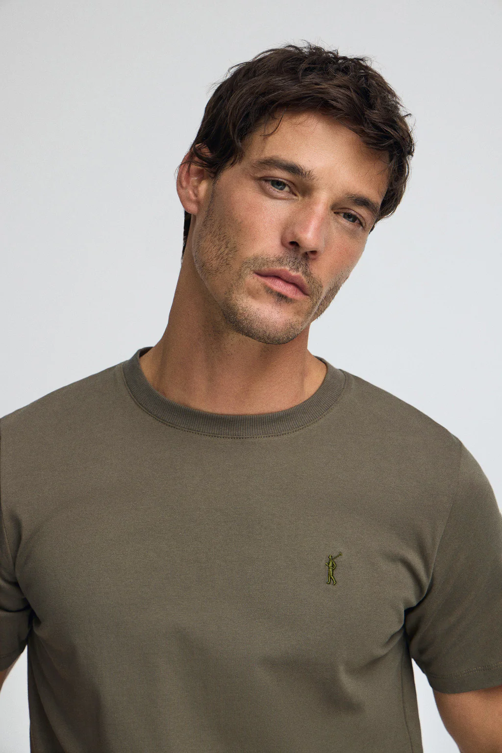 Camiseta verde militar con cuello redondo y bordado Rigby Go