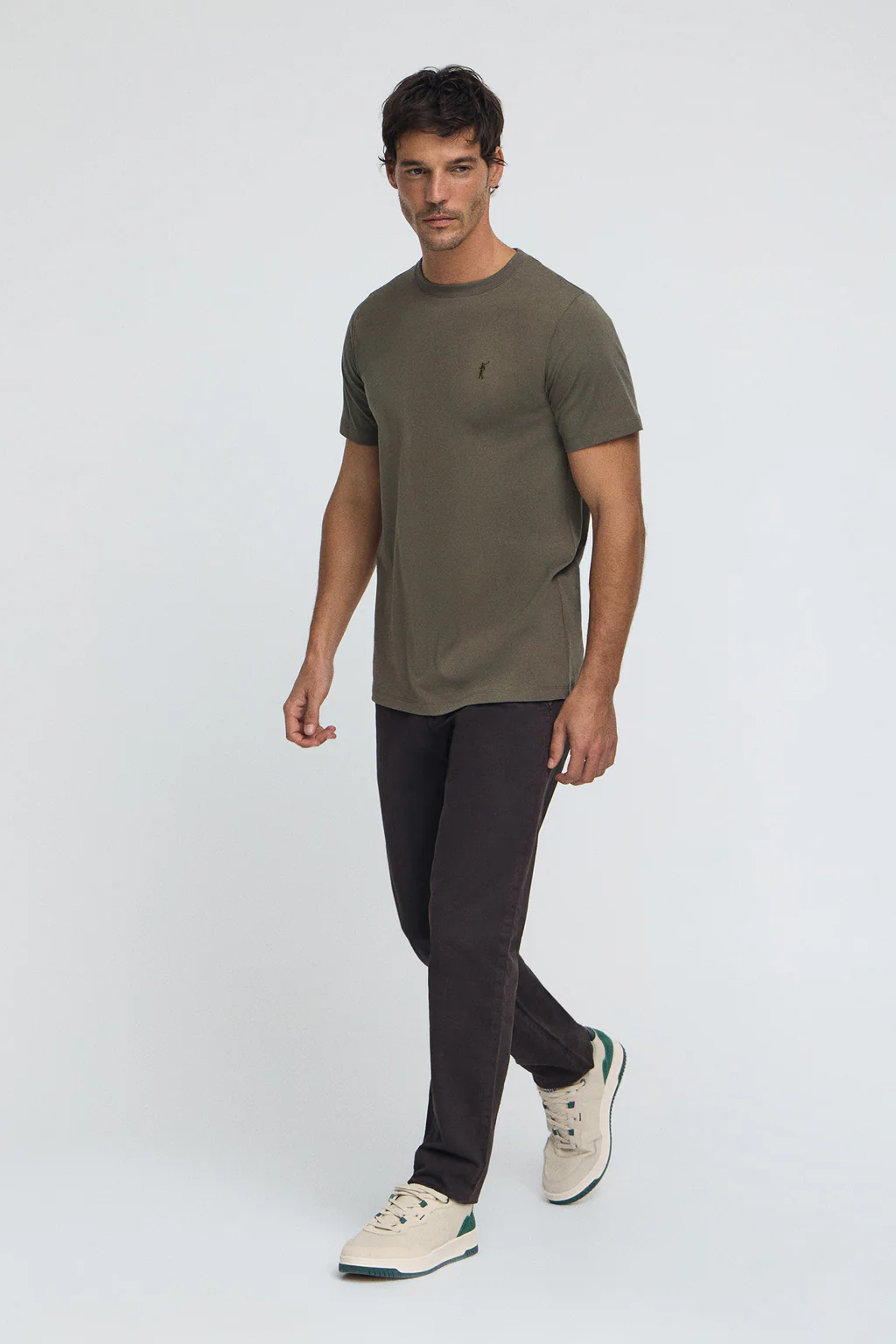 Camiseta verde militar con cuello redondo y bordado Rigby Go - Image 3