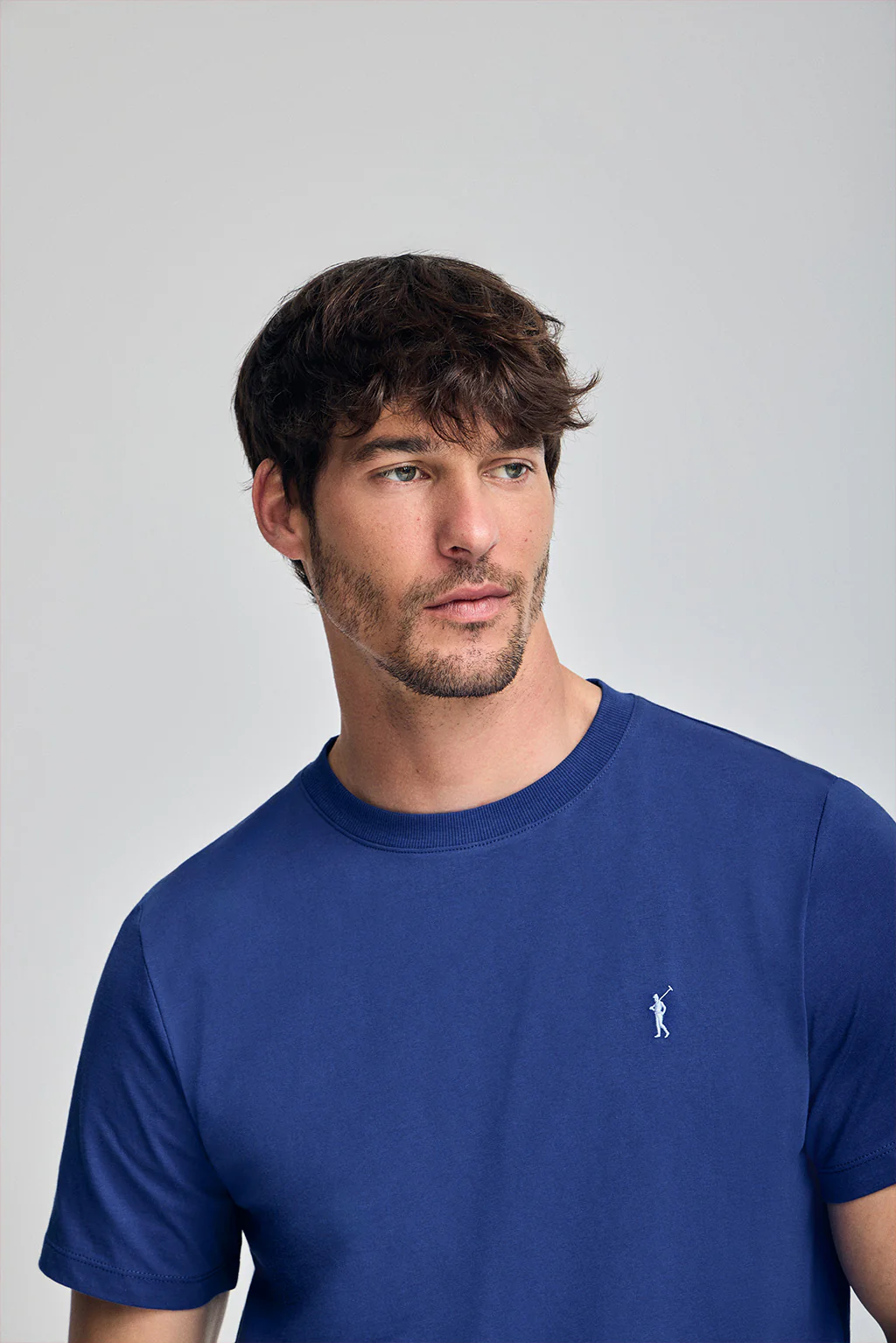 Camiseta azul royal con cuello redondo y bordado Rigby Go - Image 3