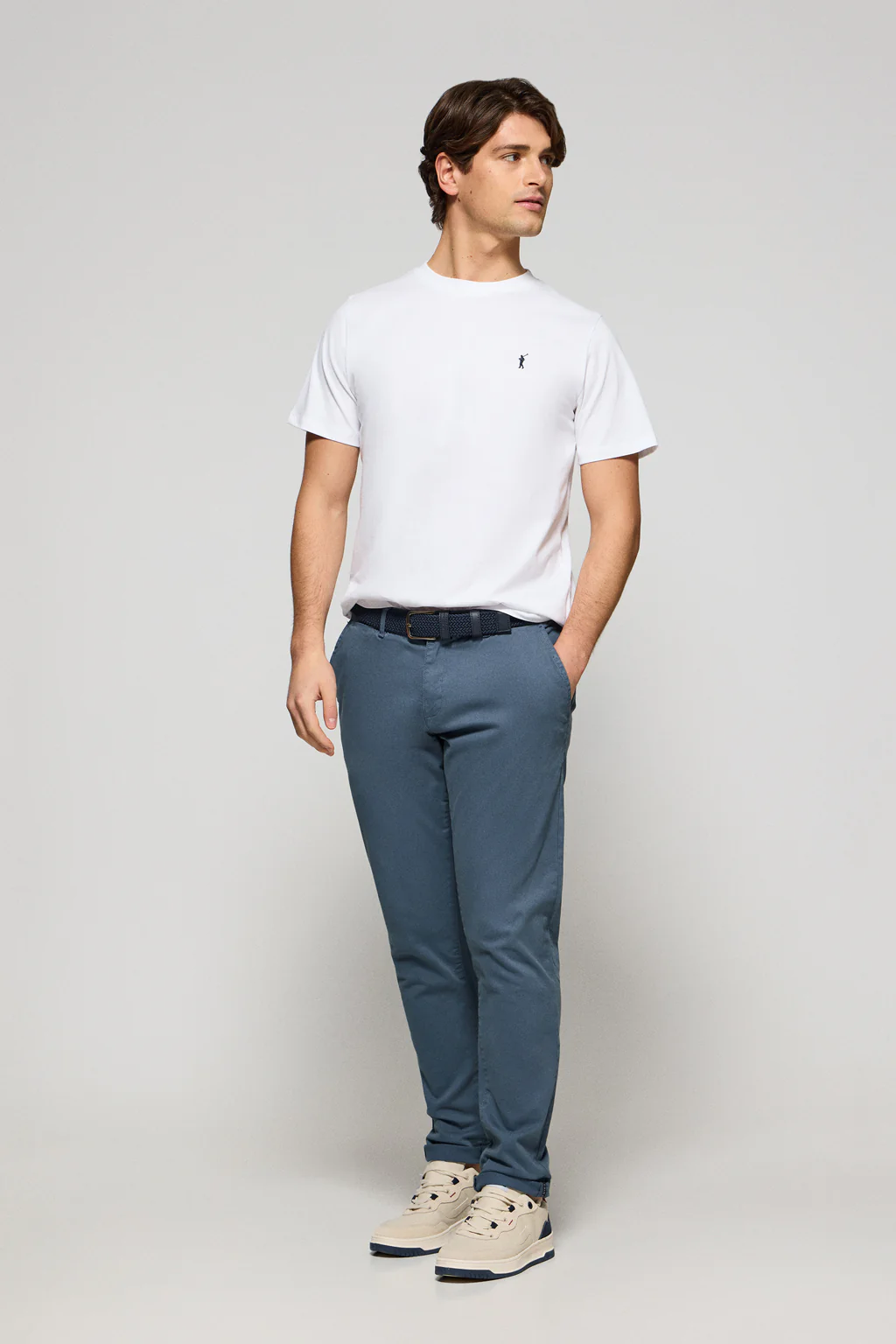 Camiseta blanca con cuello redondo y bordado Rigby Go - Image 3