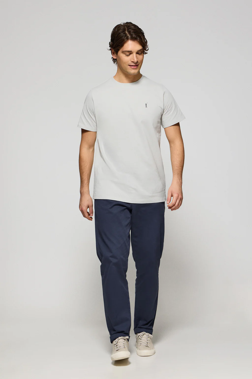 Camiseta gris claro con cuello redondo y bordado Rigby Go - Image 3