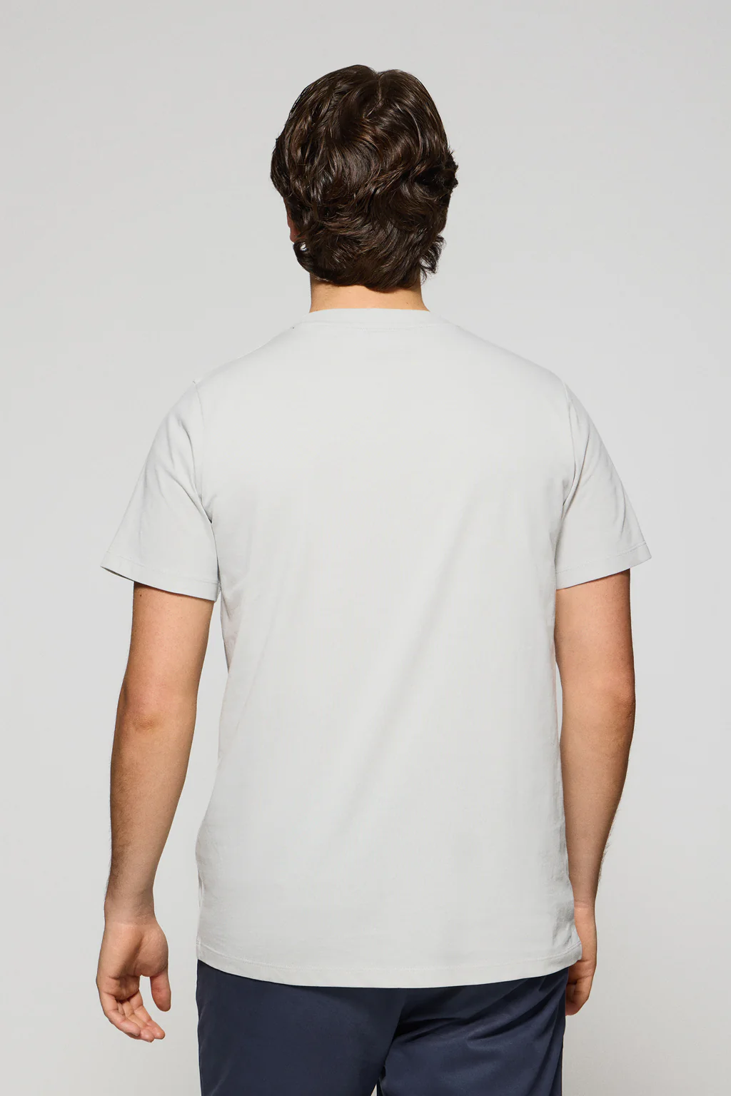 Camiseta gris claro con cuello redondo y bordado Rigby Go - Image 4