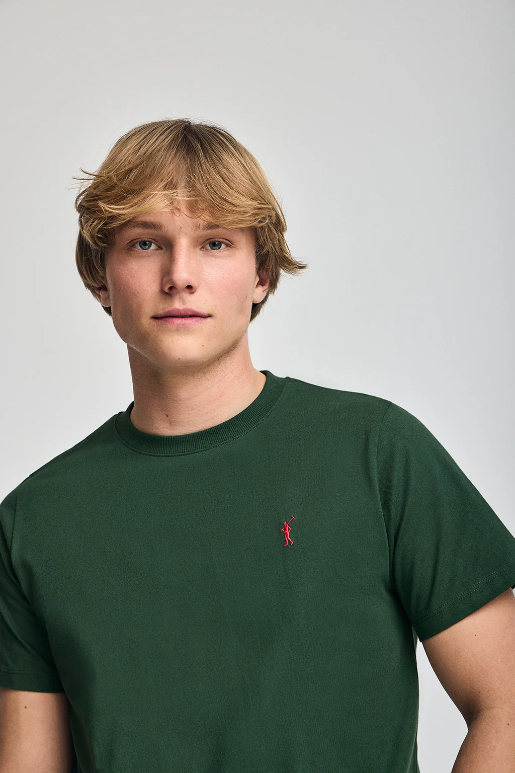 Camiseta verde botella con cuello redondo y bordado Rigby Go - Image 3
