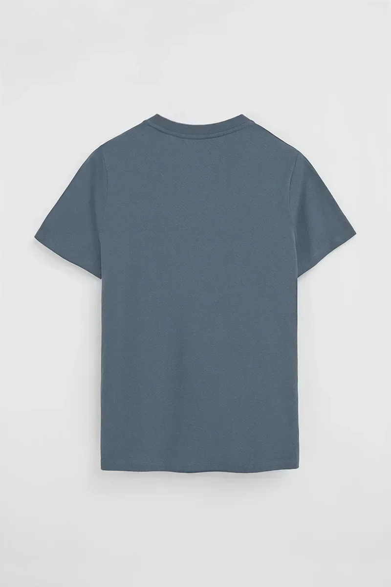 Camiseta azul denim de manga corta y bordado Rigby Go - Image 8
