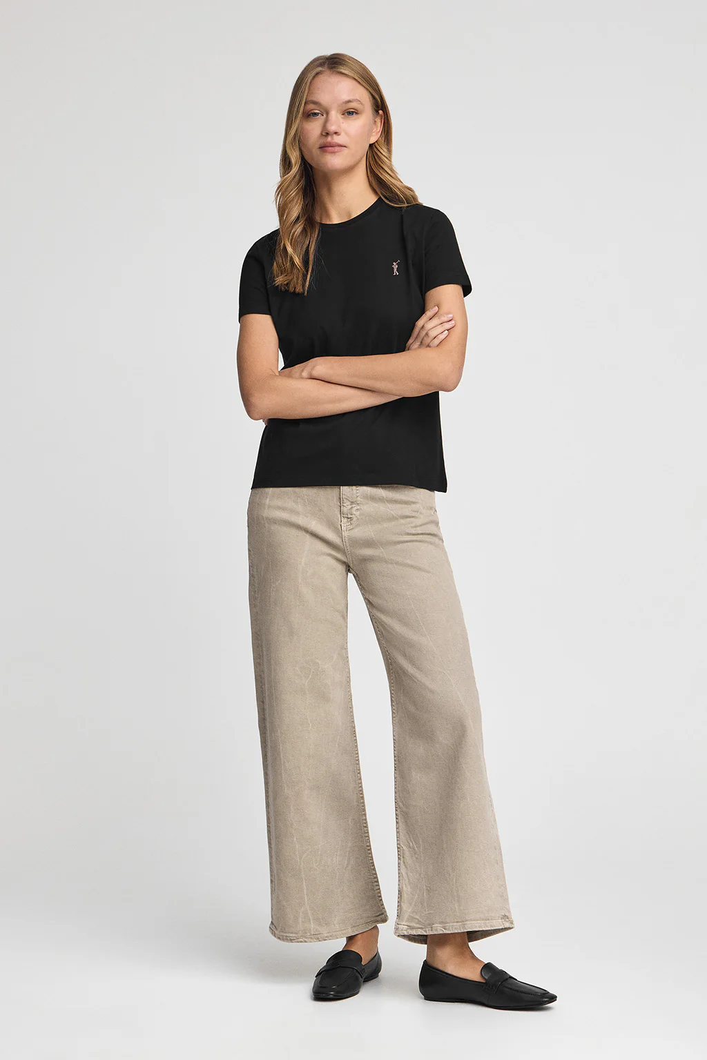 Camiseta negra con logo Rigby Go Gold - Image 3