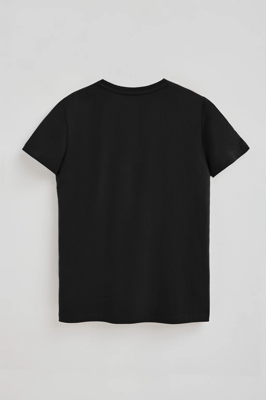 Camiseta negra con logo Rigby Go Gold - Image 7