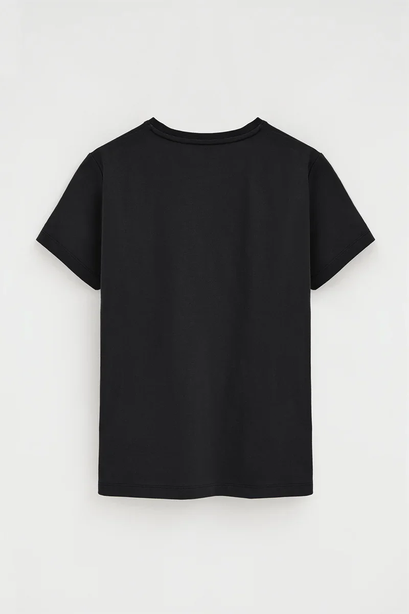 Camiseta negra de manga corta y cuello redondo con bordado Rigby Go - Image 7
