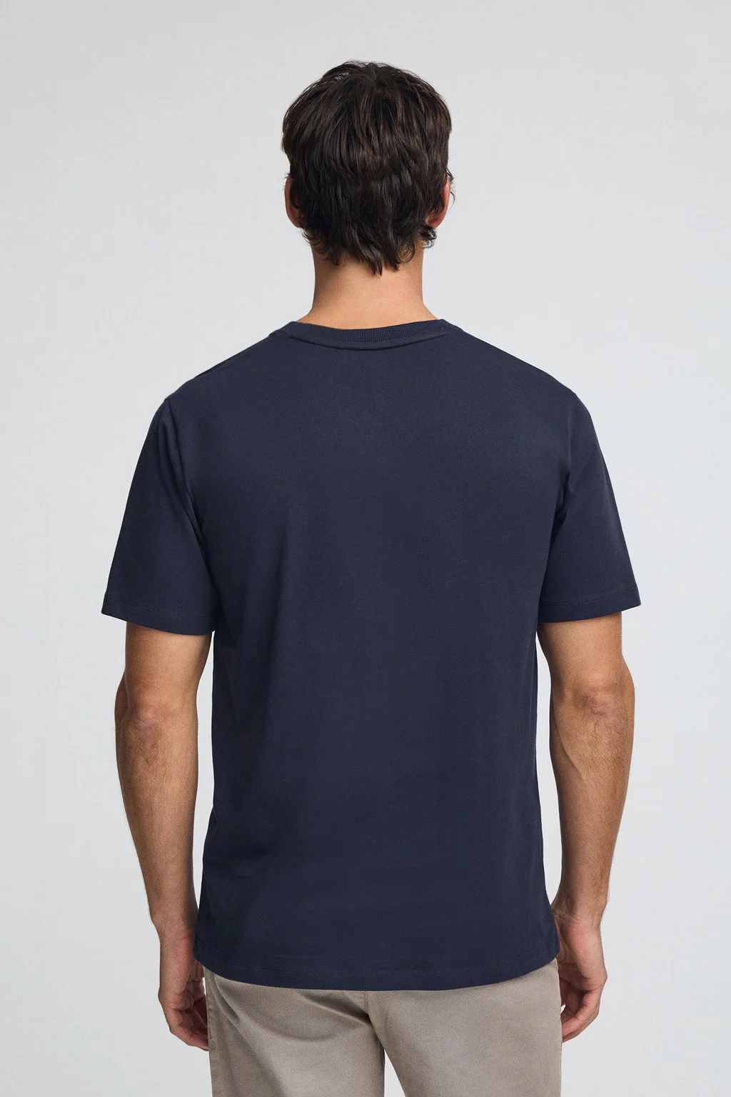 Camiseta azul marino con cuello pico y bordado Rigby Go - Image 4