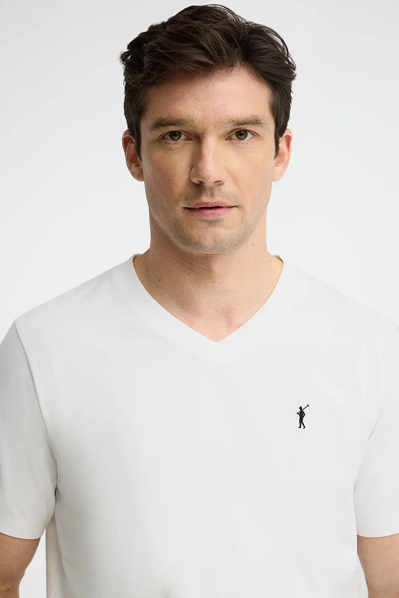 Camiseta blanca de cuello pico con logo Rigby Go - Image 3