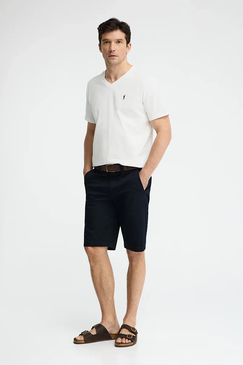 Camiseta blanca de cuello pico con logo Rigby Go - Image 4