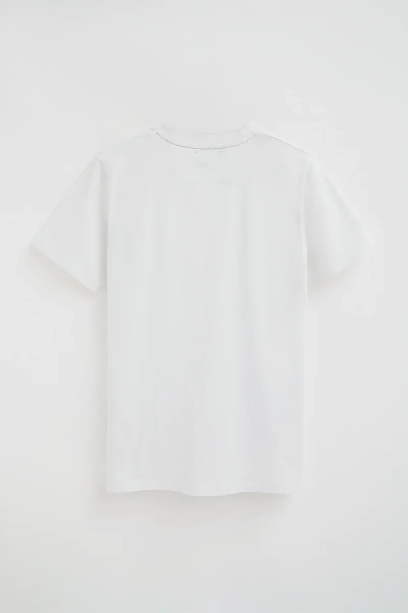 Camiseta blanca de cuello pico con logo Rigby Go - Image 8