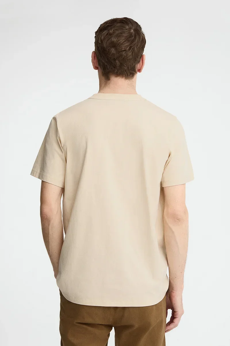 Camiseta color crema de cuello pico con logo Rigby Go - Image 4