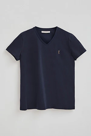 Camiseta azul marino con cuello de pico y logo Rigby Go Gold - Image 8