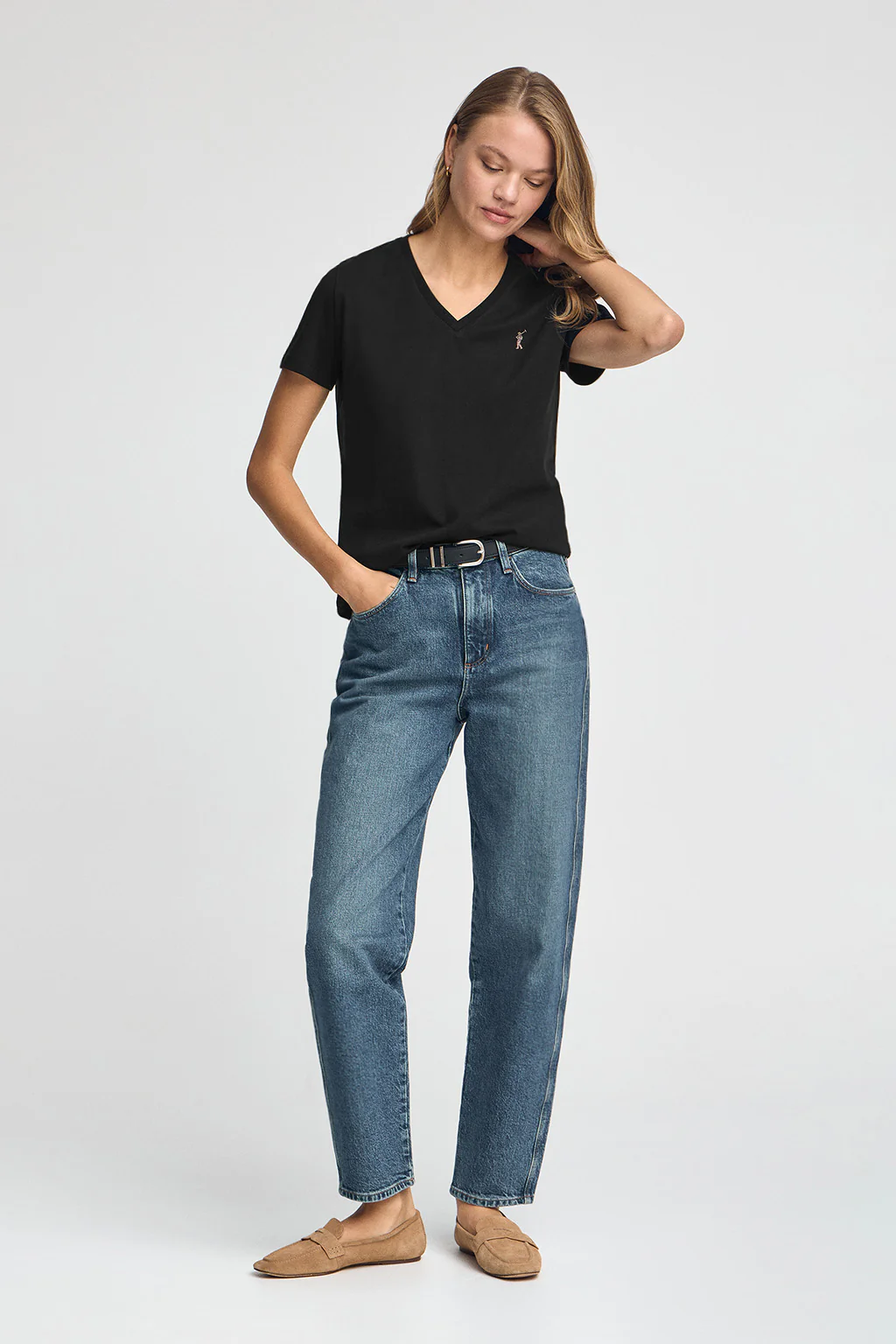 Camiseta negra con cuello de pico y logo Rigby Go Gold - Image 3