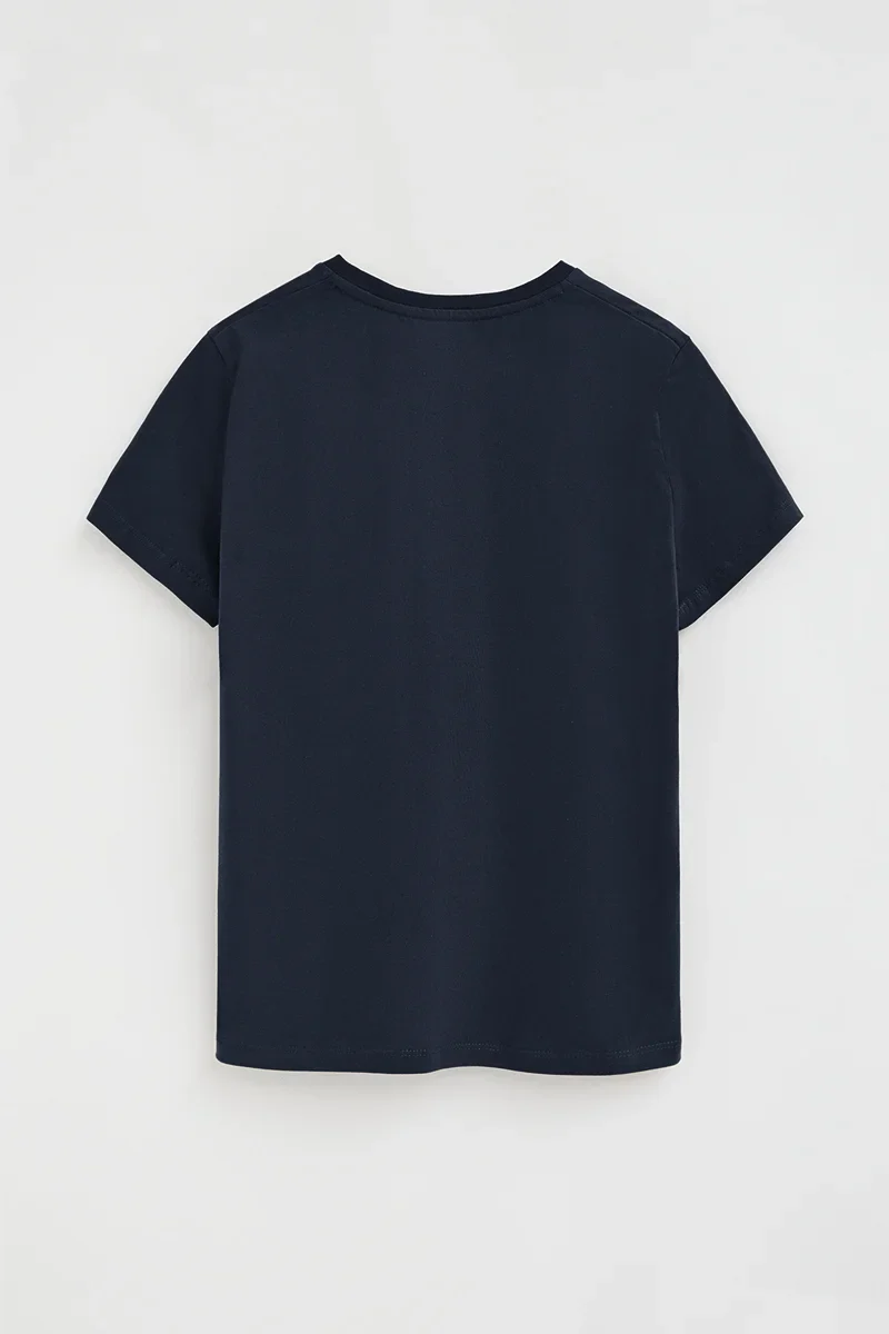 Camiseta azul marino de manga corta y cuello pico con bordado Rigby Go - Image 7