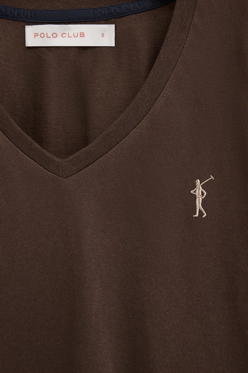 Camiseta color chocolate de manga corta y cuello pico con bordado Rigby Go - Image 7