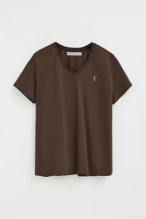 Camiseta color chocolate de manga corta y cuello pico con bordado Rigby Go - Image 9