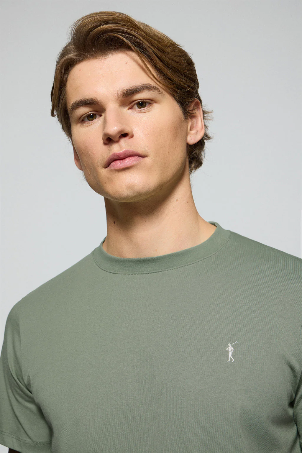 Camiseta color verde jade con cuello redondo y logo bordado Rigby Go - Image 2
