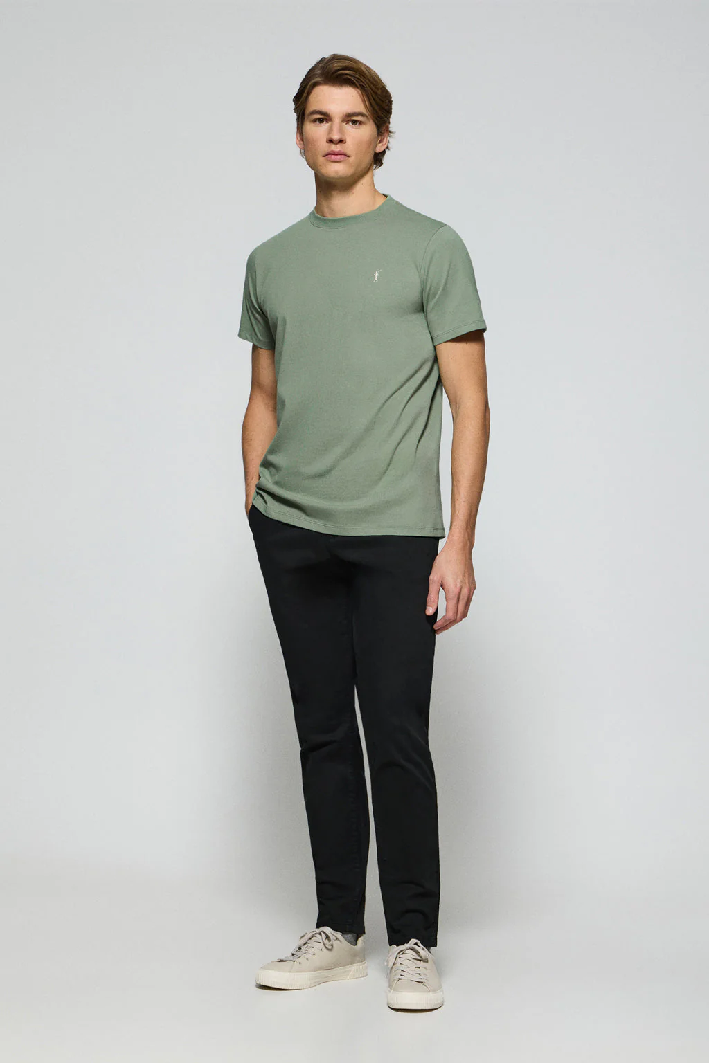 Camiseta color verde jade con cuello redondo y logo bordado Rigby Go - Image 3