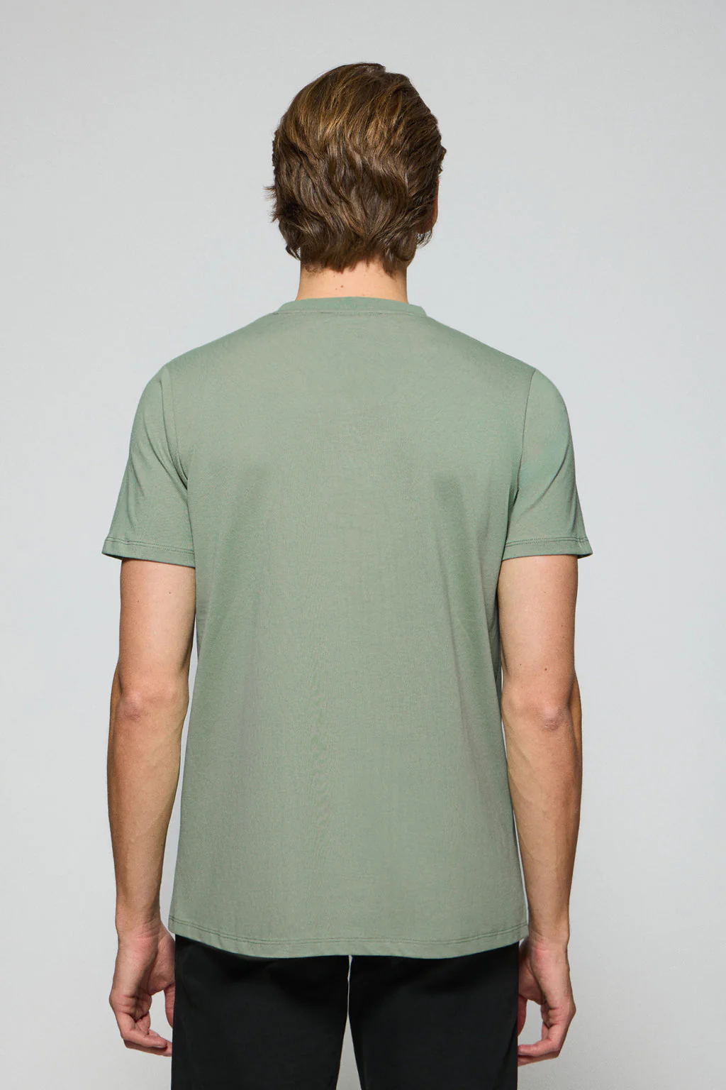 Camiseta color verde jade con cuello redondo y logo bordado Rigby Go - Image 4