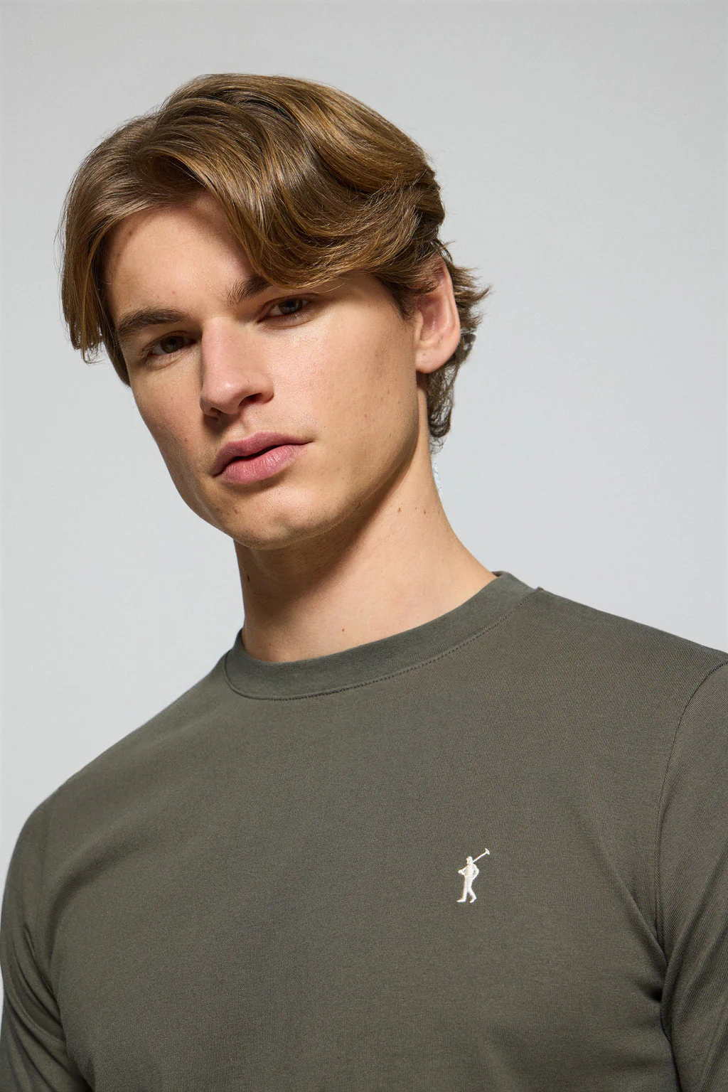 Camiseta verde militar con cuello redondo y logo bordado Rigby Go - Image 2