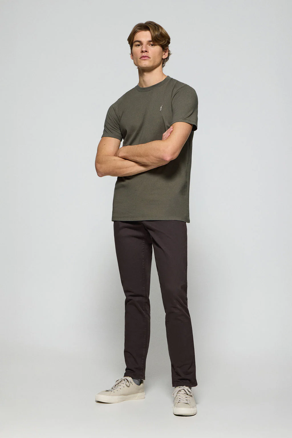 Camiseta verde militar con cuello redondo y logo bordado Rigby Go - Image 3