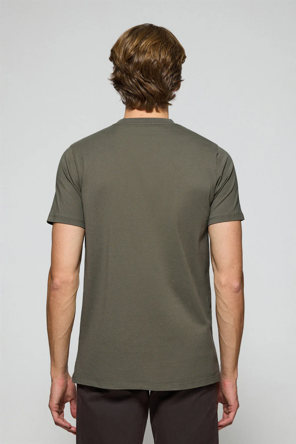 Camiseta verde militar con cuello redondo y logo bordado Rigby Go - Image 4