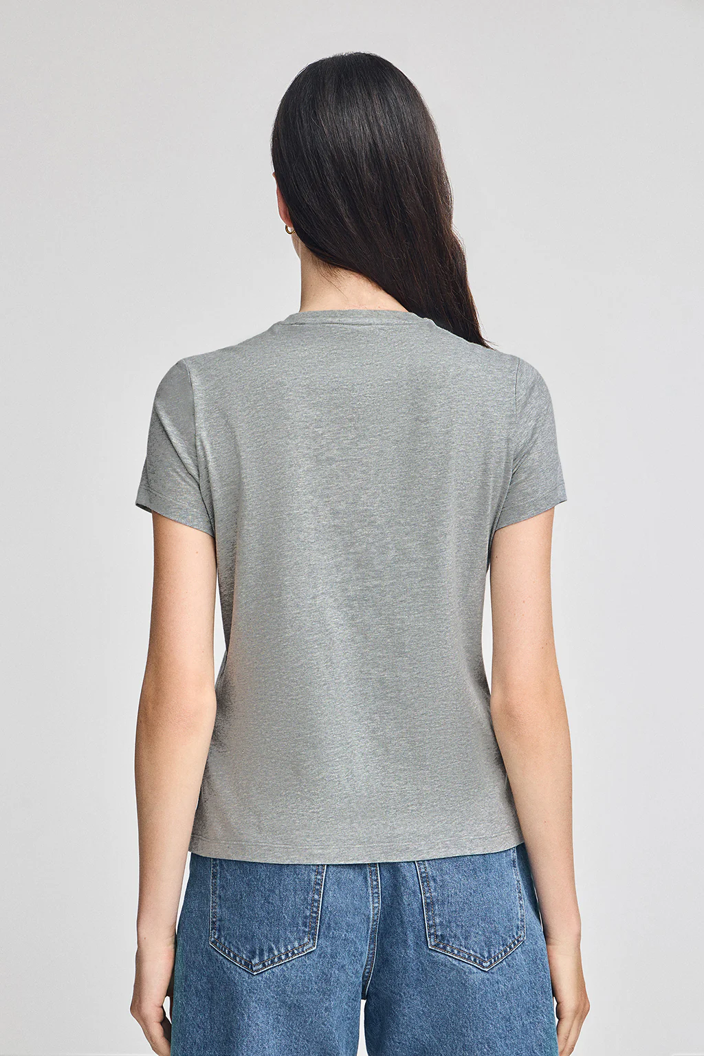 Camiseta gris vigoré de cuello redondo con bordado Rigby Go - Image 4