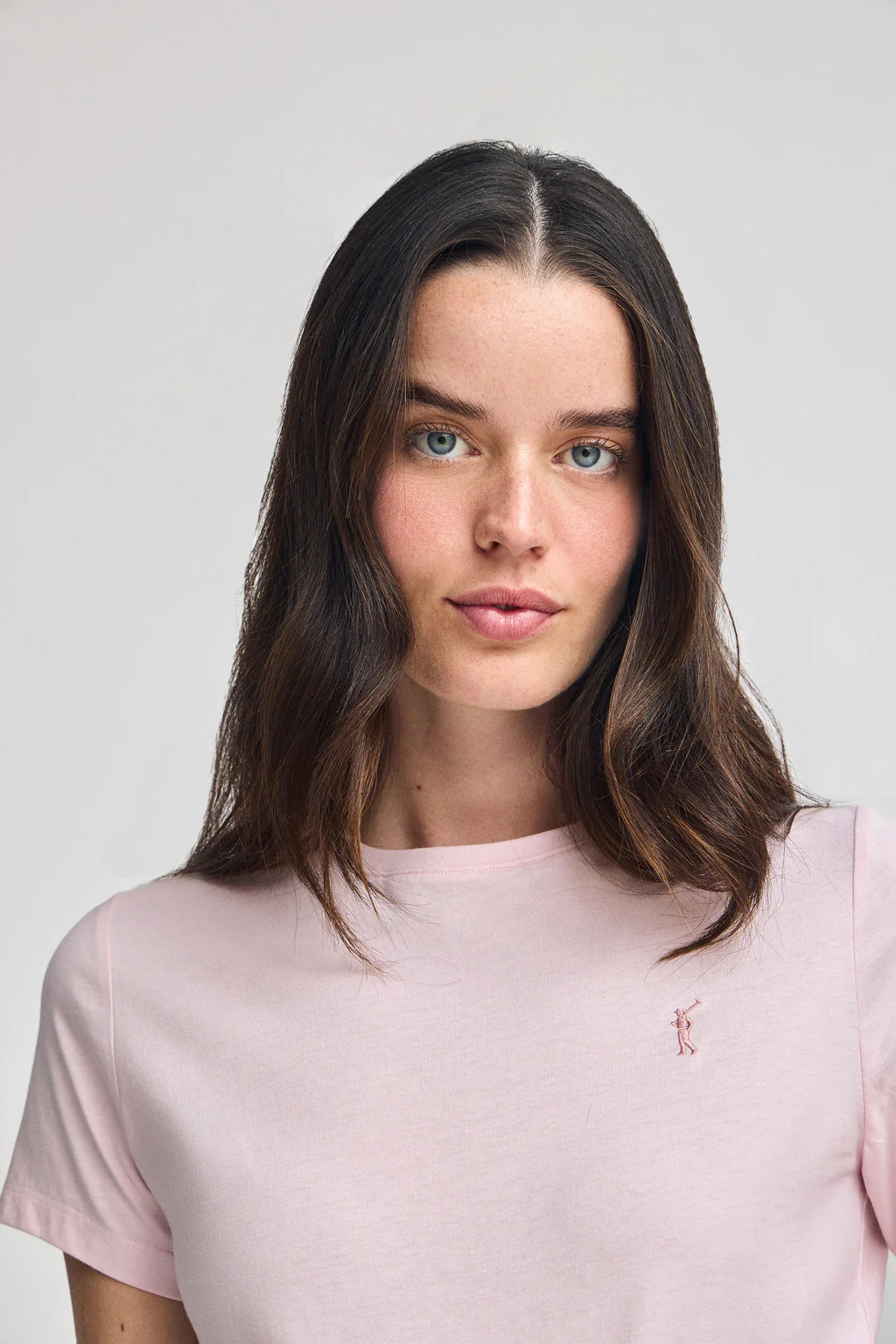 Camiseta rosa de cuello redondo con bordado Rigby Go - Image 2