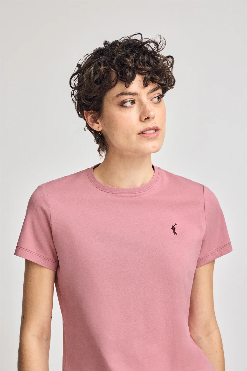 Camiseta rosa empolvado de cuello redondo con bordado Rigby Go - Image 3
