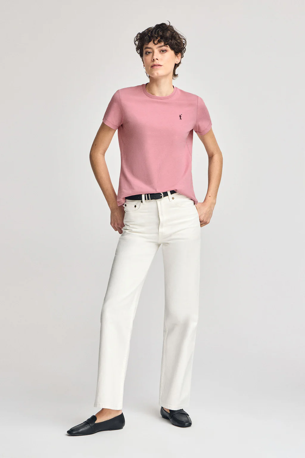 Camiseta rosa empolvado de cuello redondo con bordado Rigby Go - Image 4