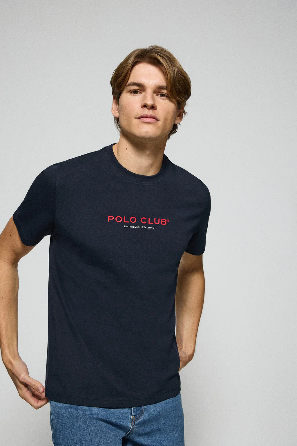 Camiseta azul marino de cuello redondo con logotipo engomado Polo Club