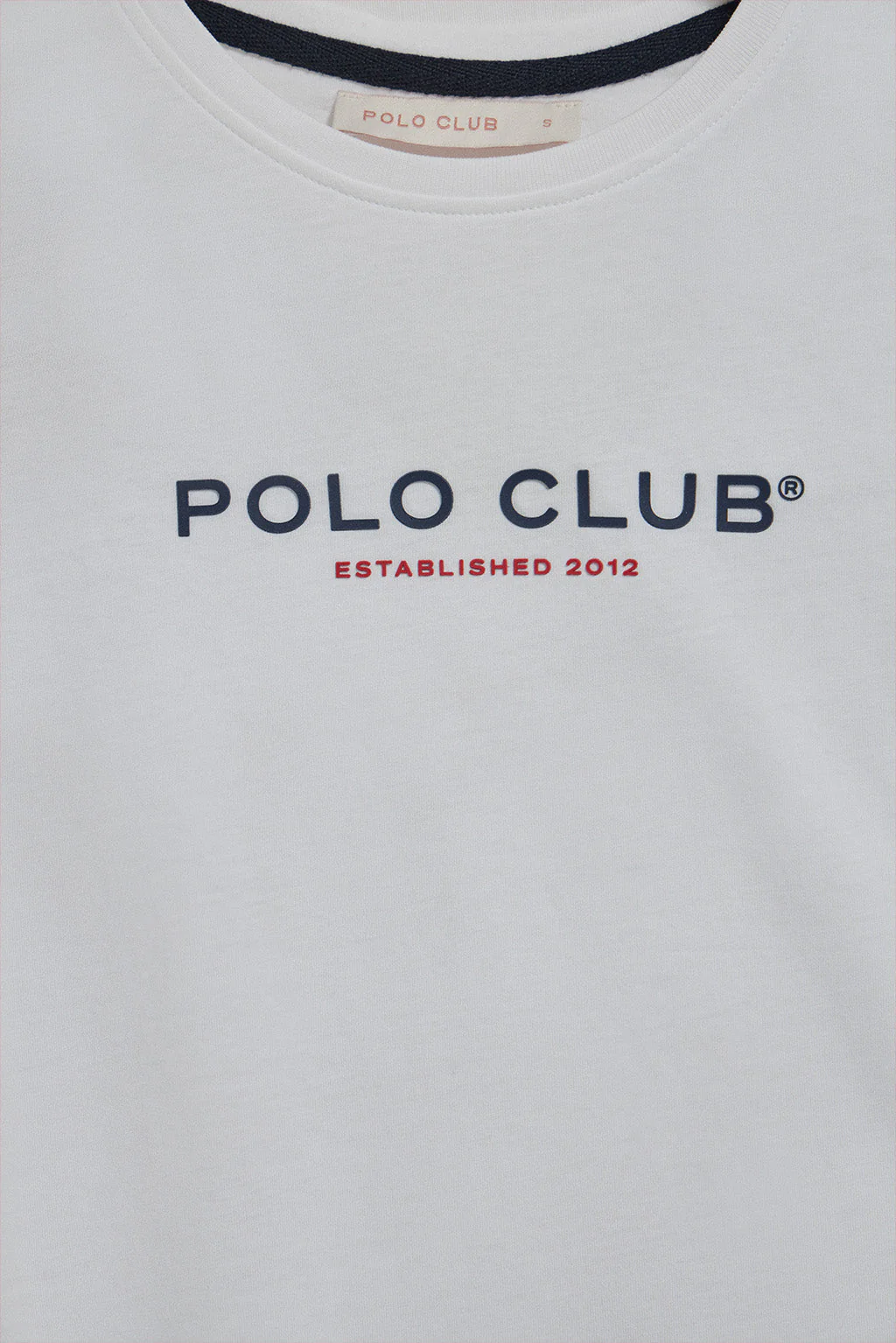 Camiseta de cuello redondo blanca con logo engomado Polo Club - Image 7