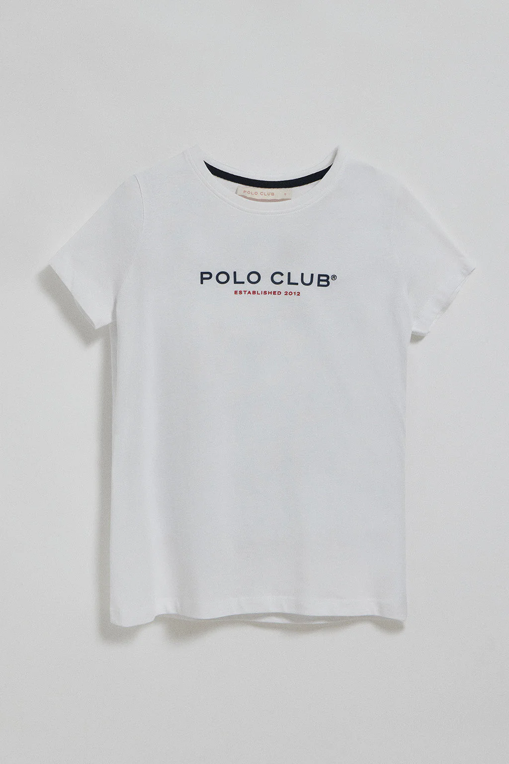 Camiseta de cuello redondo blanca con logo engomado Polo Club - Image 9