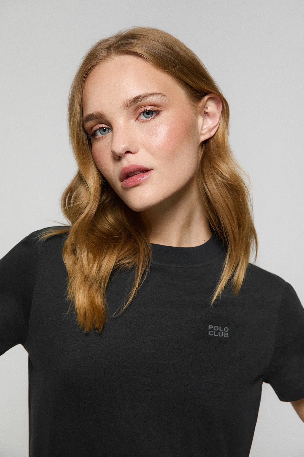 Camiseta Tori boxy fit negra con print engomado Regular Block Polo Club - Image 4