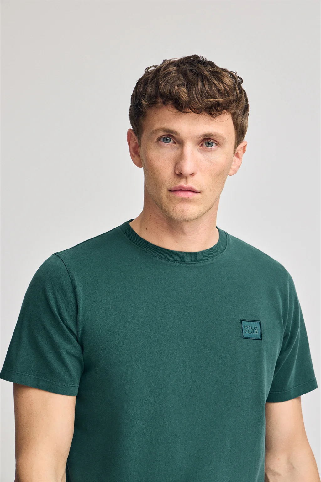 Camiseta verde esmeralda garment dye con detalle Polo Club - Image 3
